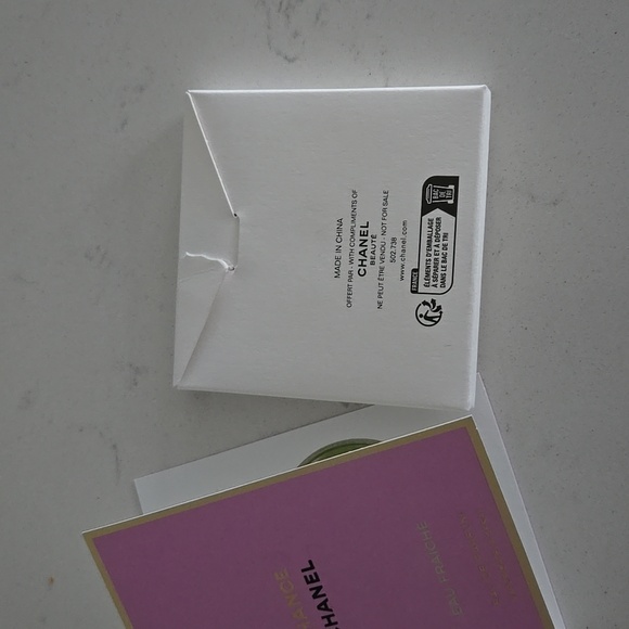 New in box Chanel camellia flower bracelet &Chanel Chance Eau Fraîche - Picture 4 of 4